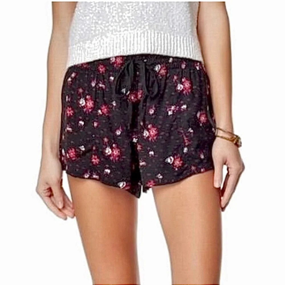 - Socialite Sz L Relaxed Floral Print Shorts! NEW!